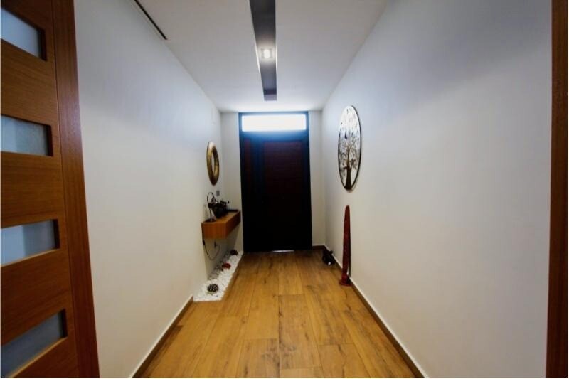 Tu refugio perfecto: un chalet independiente con grandes detalles y acabados excepcionales.