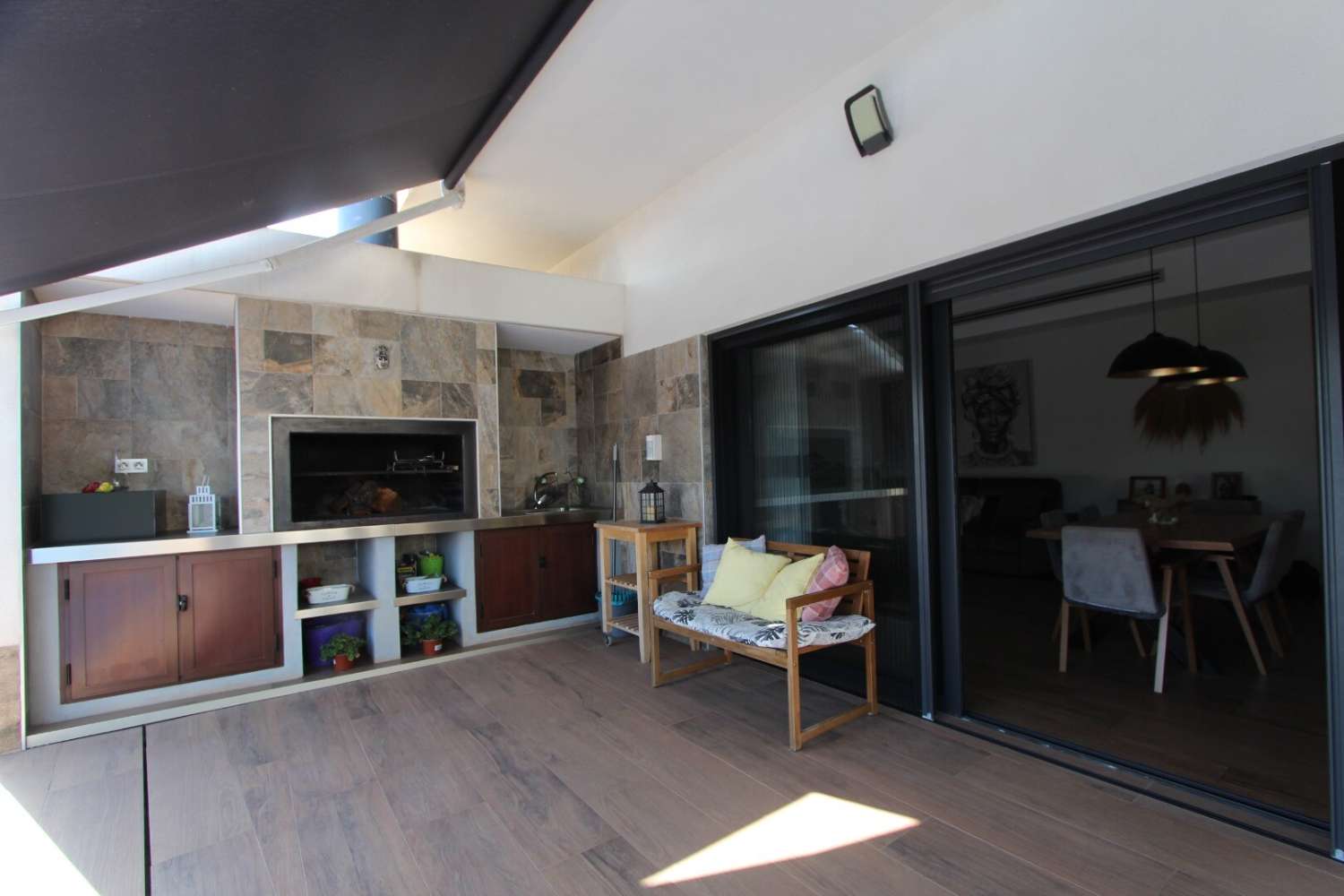 Tu refugio perfecto: un chalet independiente con grandes detalles y acabados excepcionales.