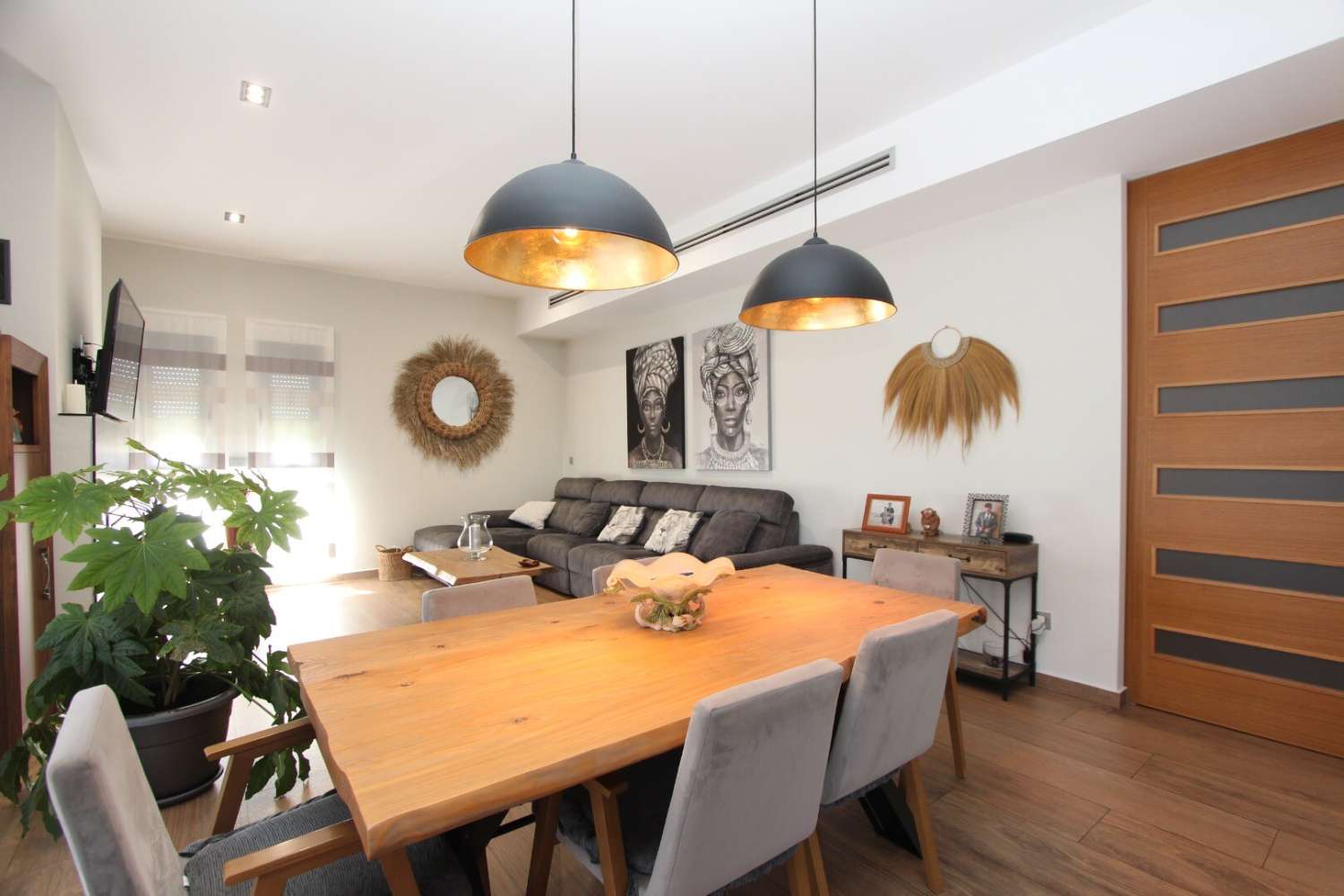 Tu refugio perfecto: un chalet independiente con grandes detalles y acabados excepcionales.