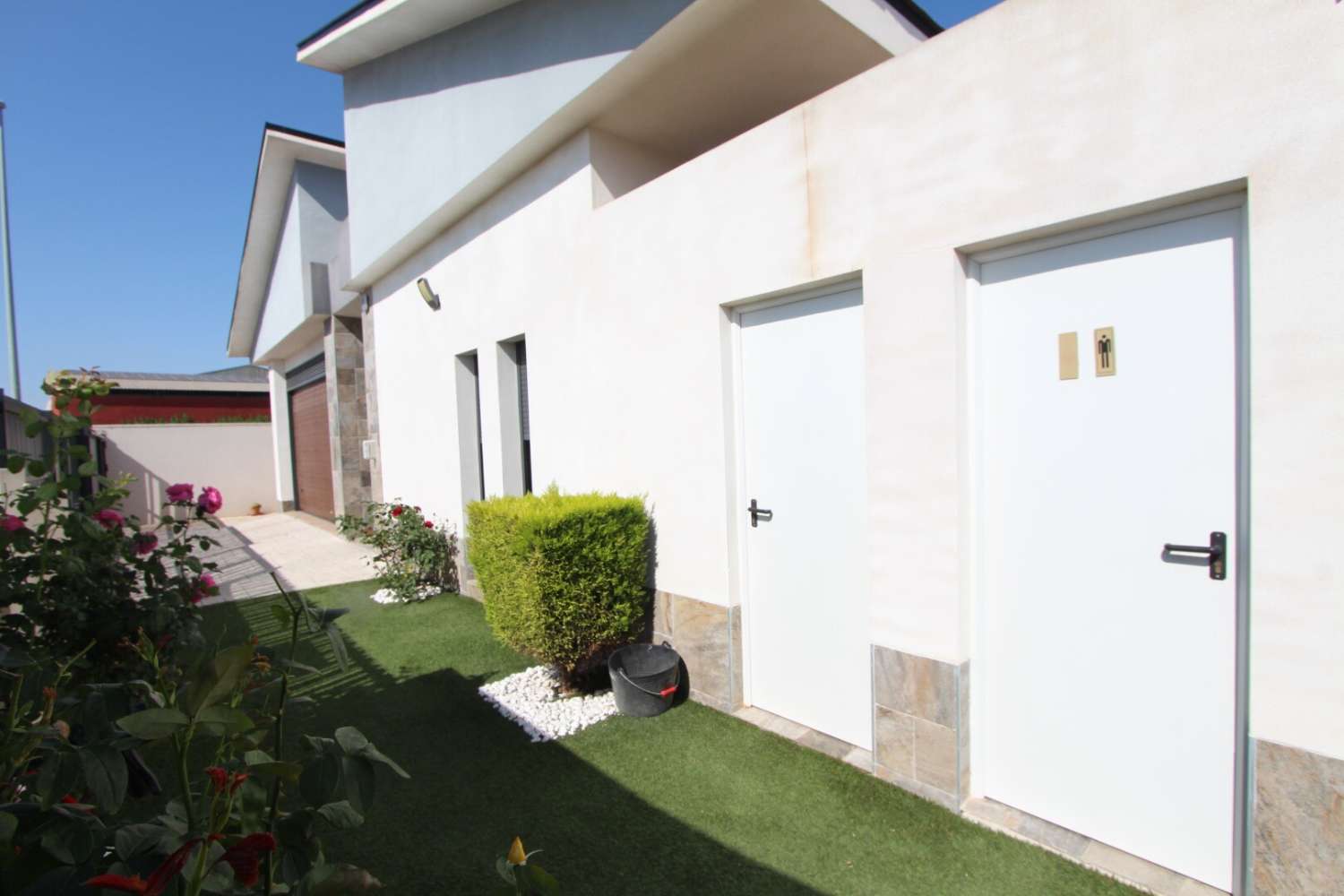 Tu refugio perfecto: un chalet independiente con grandes detalles y acabados excepcionales.