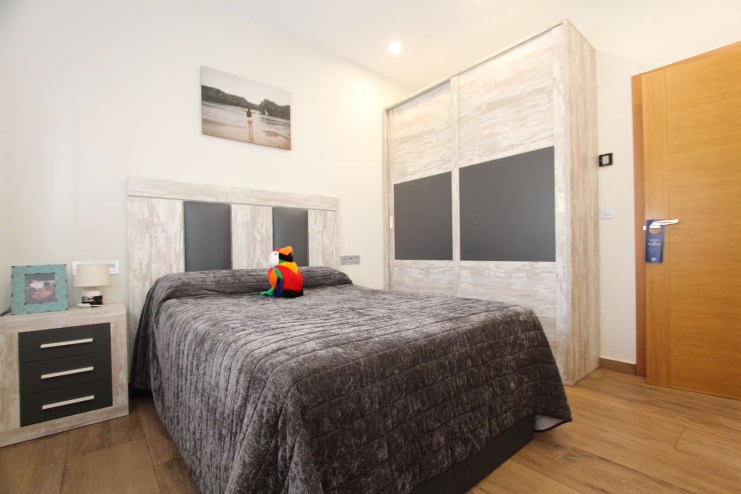 Tu refugio perfecto: un chalet independiente con grandes detalles y acabados excepcionales.