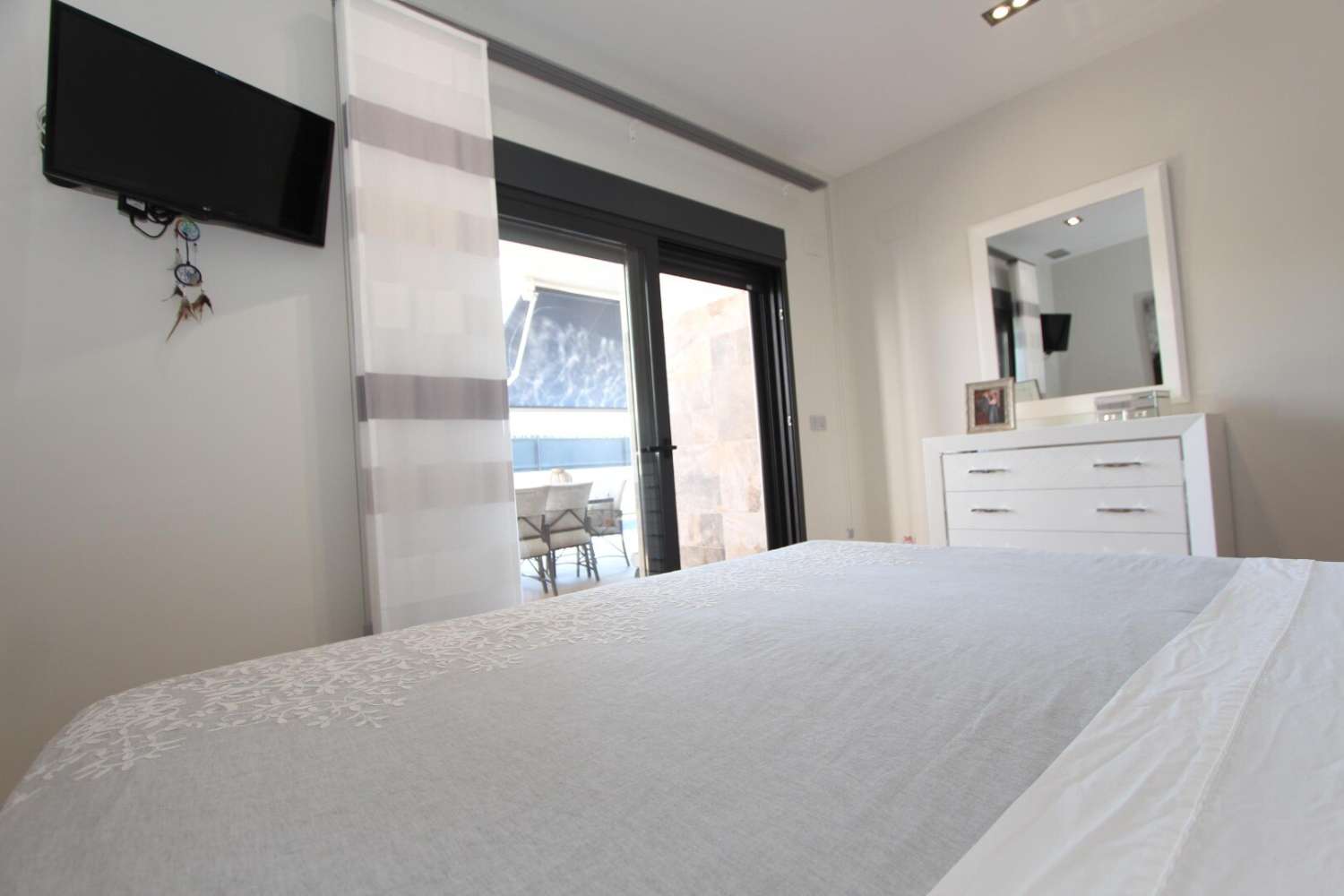 Tu refugio perfecto: un chalet independiente con grandes detalles y acabados excepcionales.