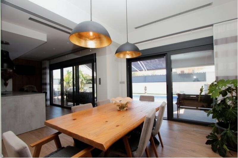 Tu refugio perfecto: un chalet independiente con grandes detalles y acabados excepcionales.