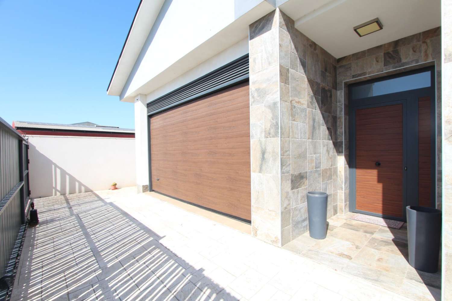 Tu refugio perfecto: un chalet independiente con grandes detalles y acabados excepcionales.