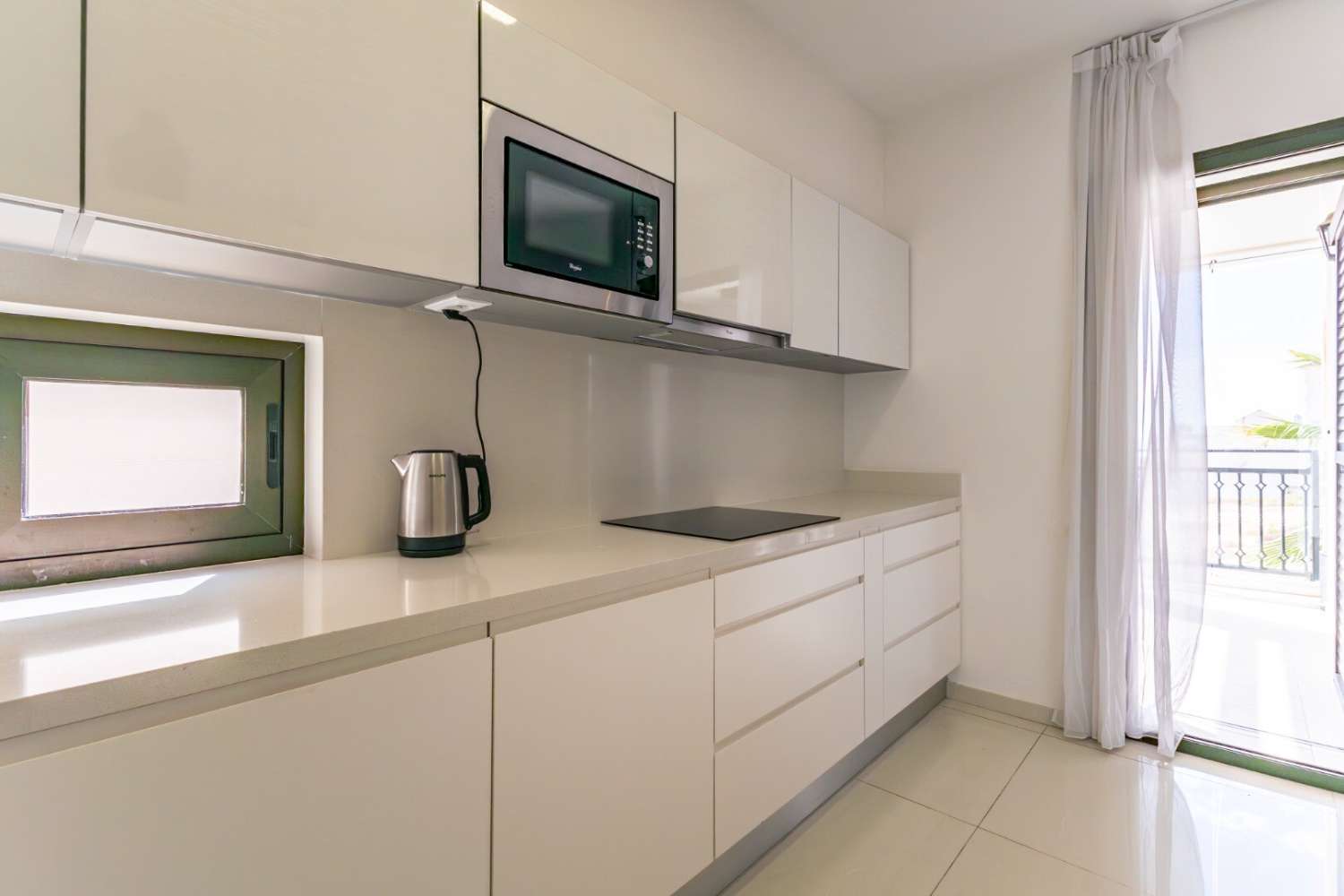 Exclusivo apartamento de reciente construcción en moderno residencial con completas zonas comunes y vistas al mar.