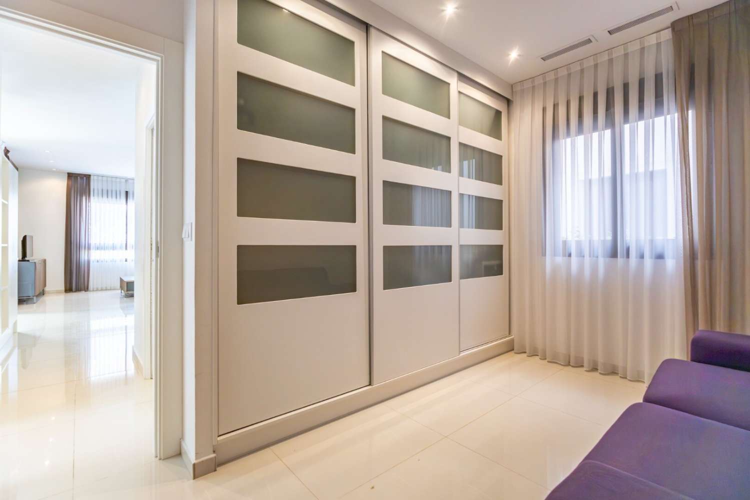 Exclusivo apartamento de reciente construcción en moderno residencial con completas zonas comunes y vistas al mar.