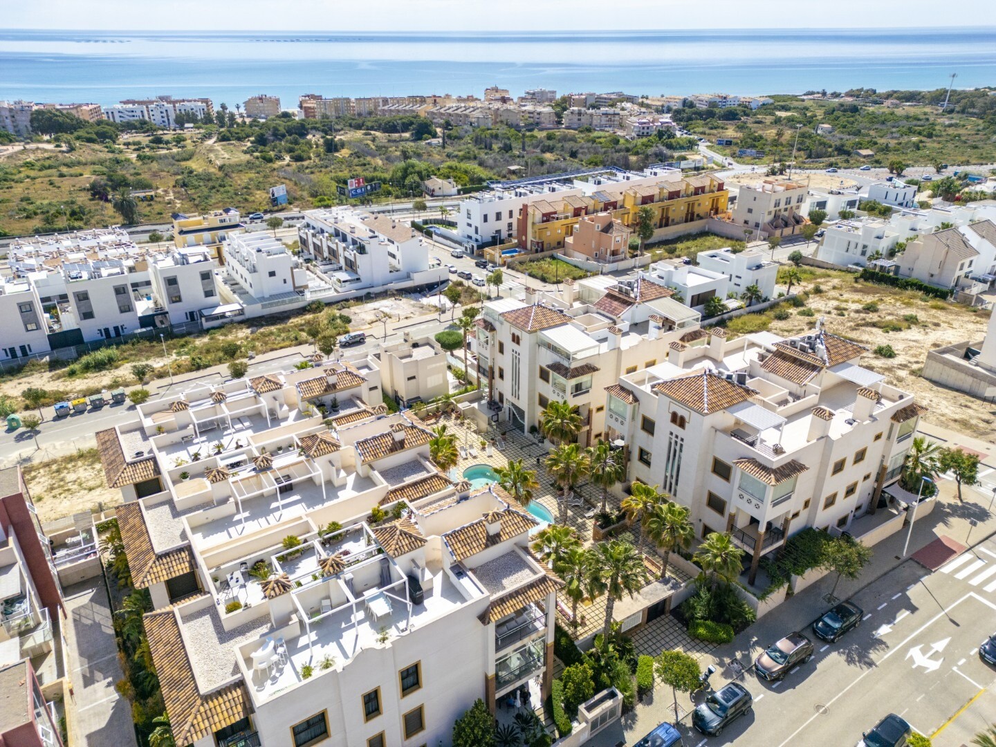 Exclusivo apartamento de reciente construcción en moderno residencial con completas zonas comunes y vistas al mar.