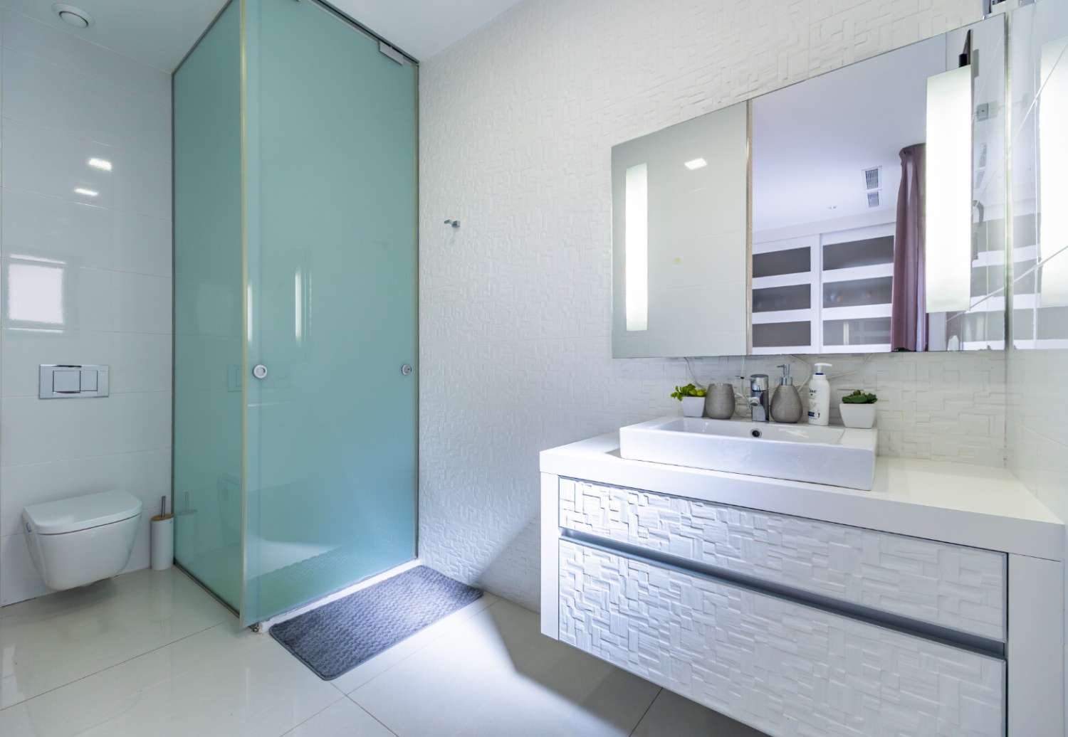 Exclusivo apartamento de reciente construcción en moderno residencial con completas zonas comunes y vistas al mar.