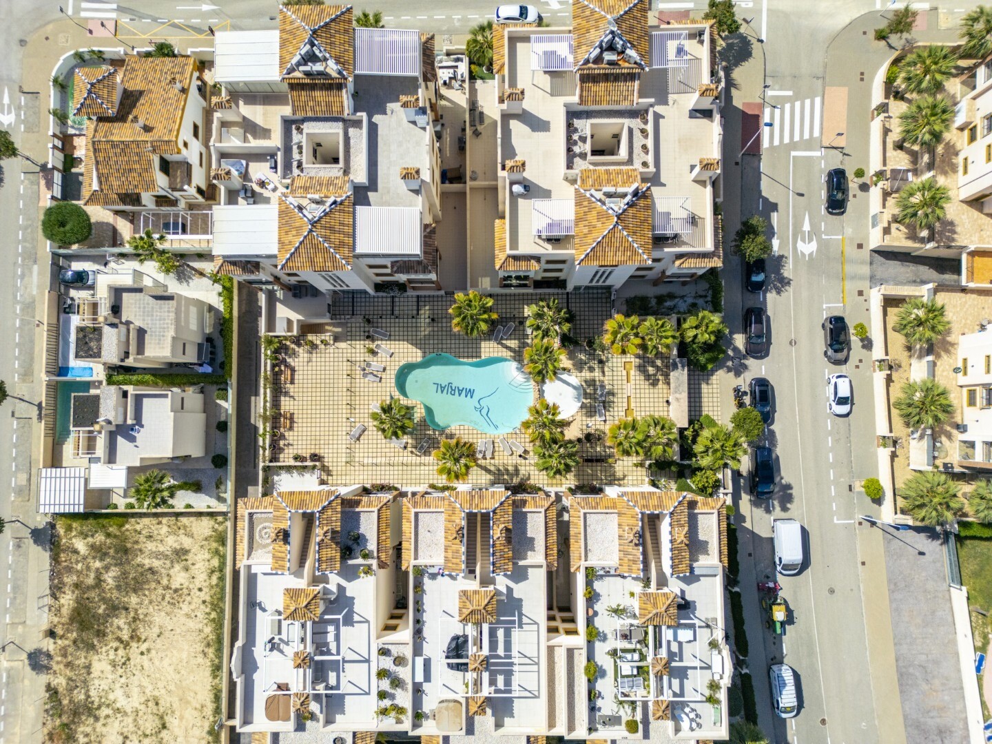 Exclusivo apartamento de reciente construcción en moderno residencial con completas zonas comunes y vistas al mar.
