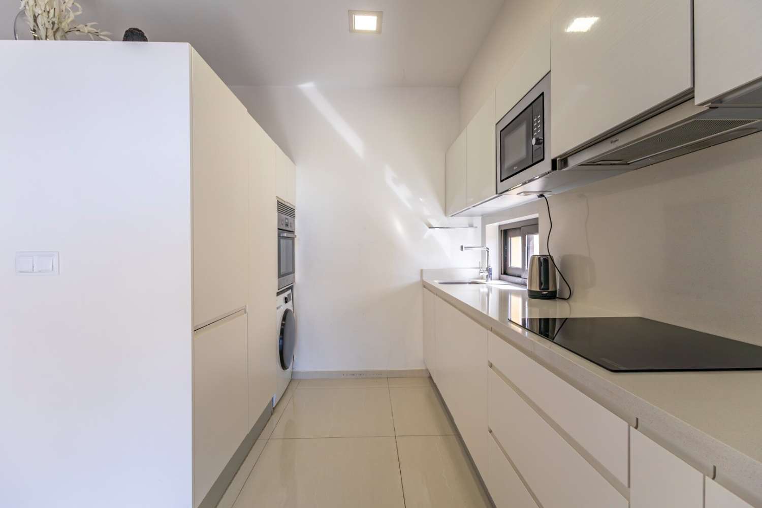 Exclusivo apartamento de reciente construcción en moderno residencial con completas zonas comunes y vistas al mar.