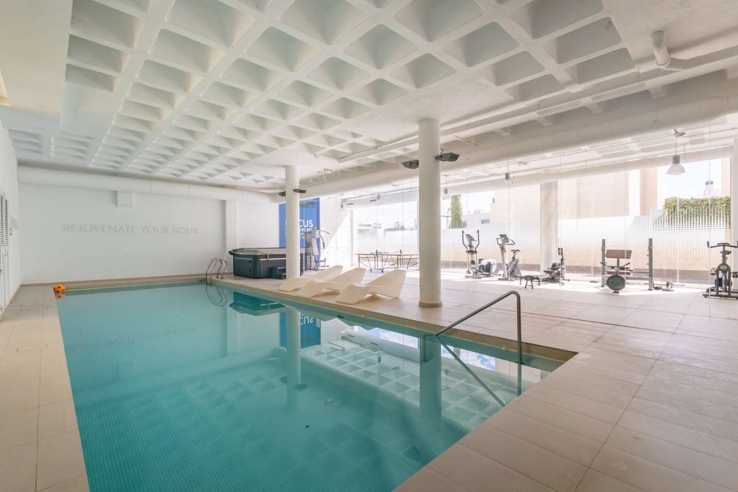 Exclusivo apartamento de reciente construcción en moderno residencial con completas zonas comunes y vistas al mar.