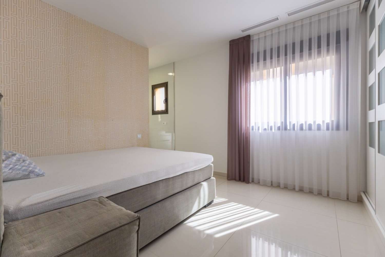 Exclusivo apartamento de reciente construcción en moderno residencial con completas zonas comunes y vistas al mar.