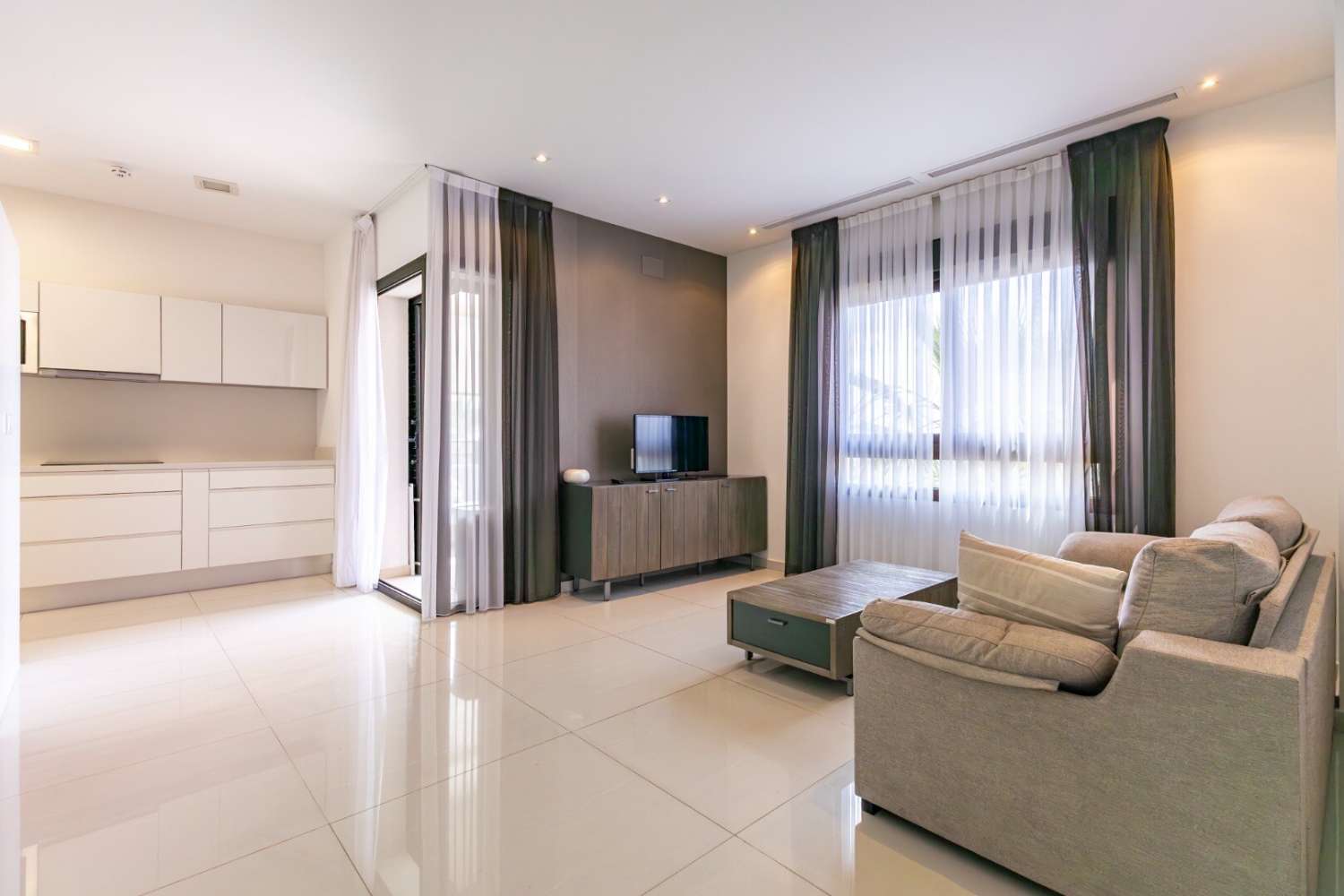 Exclusivo apartamento de reciente construcción en moderno residencial con completas zonas comunes y vistas al mar.
