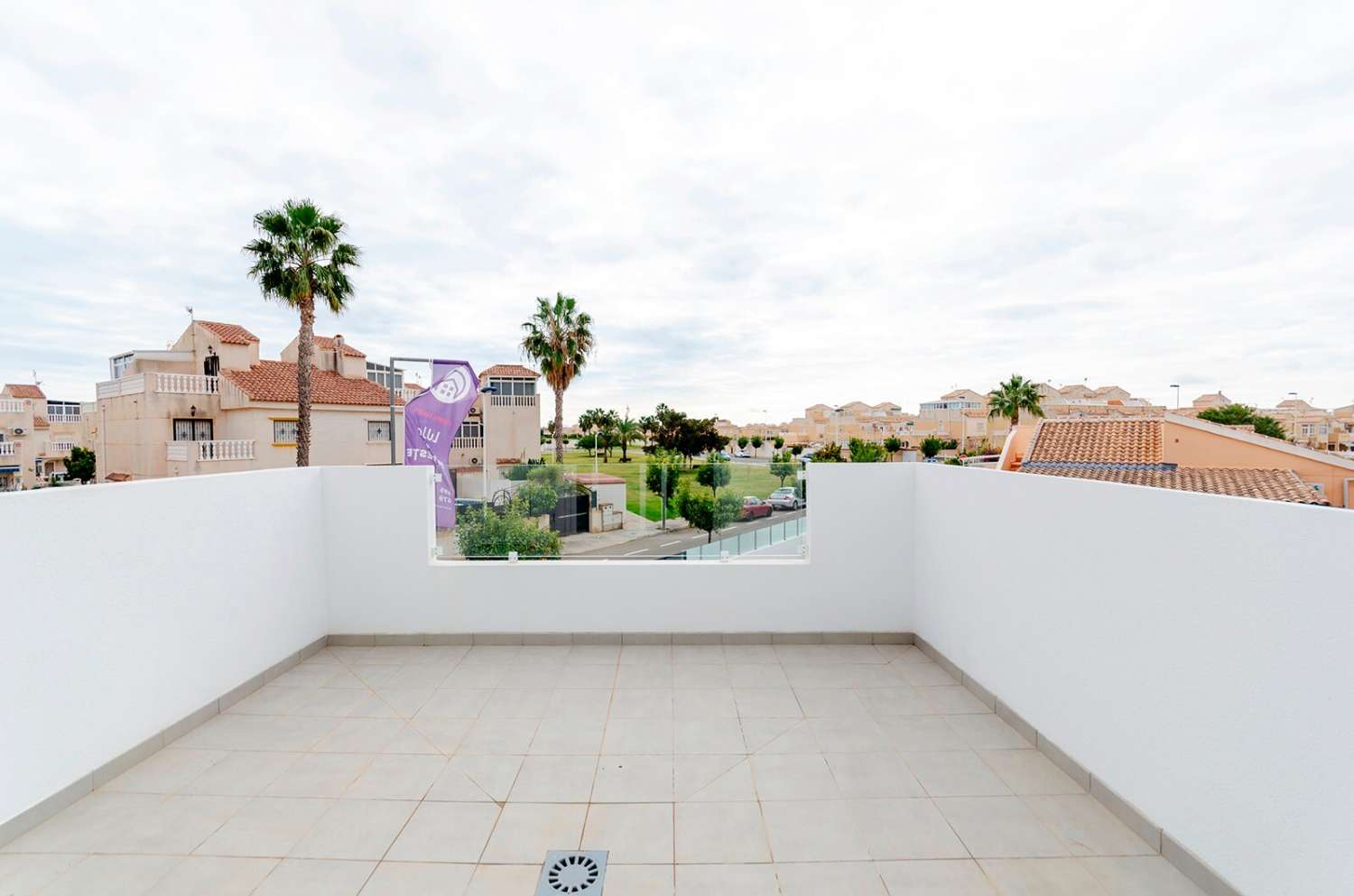 Villa in Torrevieja met uitzicht op het roze zoutmeer en dicht bij alle denkbare voorzieningen.