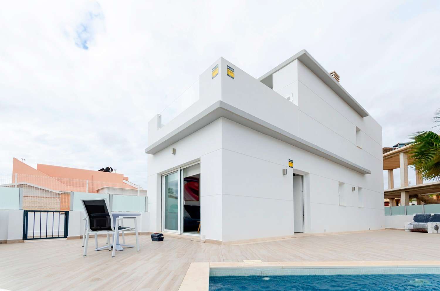 Villa in Torrevieja met uitzicht op het roze zoutmeer en dicht bij alle denkbare voorzieningen.