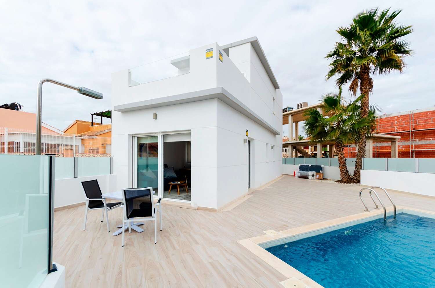 Villa in Torrevieja met uitzicht op het roze zoutmeer en dicht bij alle denkbare voorzieningen.
