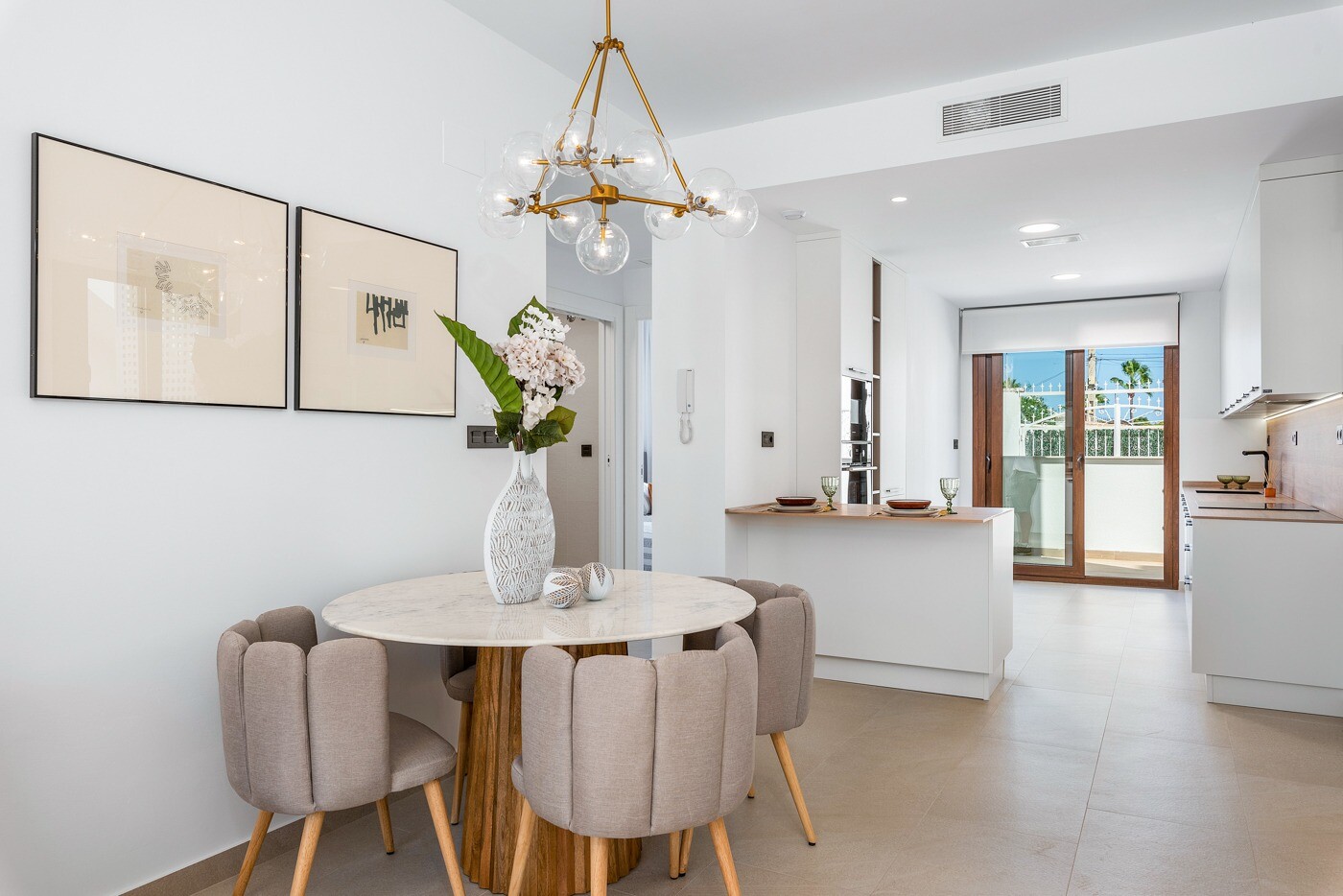 Apartamento de obra nueva, en planta baja, en Los Balcones, Torrevieja