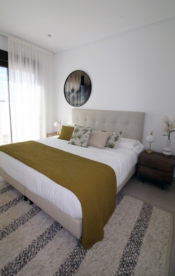 Villa pareada de obra nueva con 4 dormitorios, solárium y zonas comunes con piscina y jacuzzi en Pilar de la Horadada