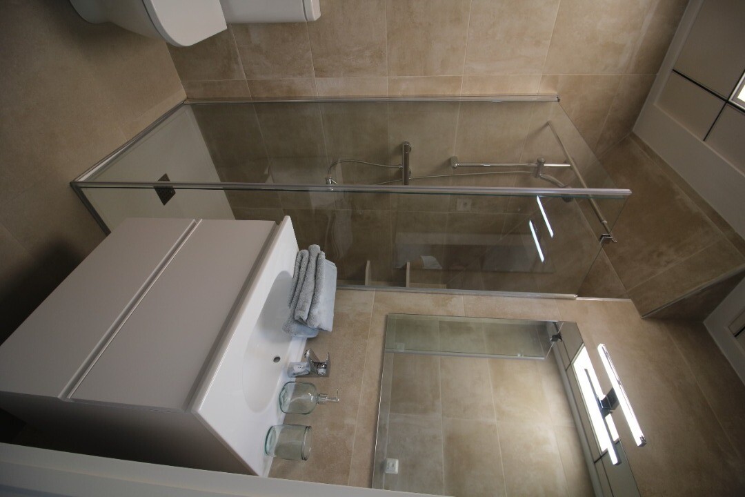 Villa pareada de obra nueva con 4 dormitorios, solárium y zonas comunes con piscina y jacuzzi en Pilar de la Horadada