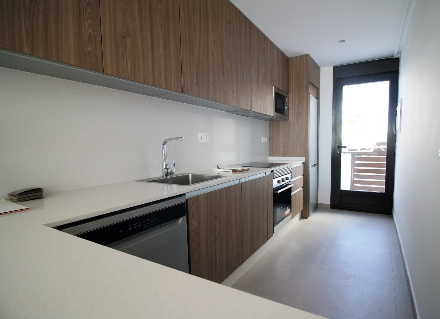 Villa pareada de obra nueva con 4 dormitorios, solárium y zonas comunes con piscina y jacuzzi en Pilar de la Horadada