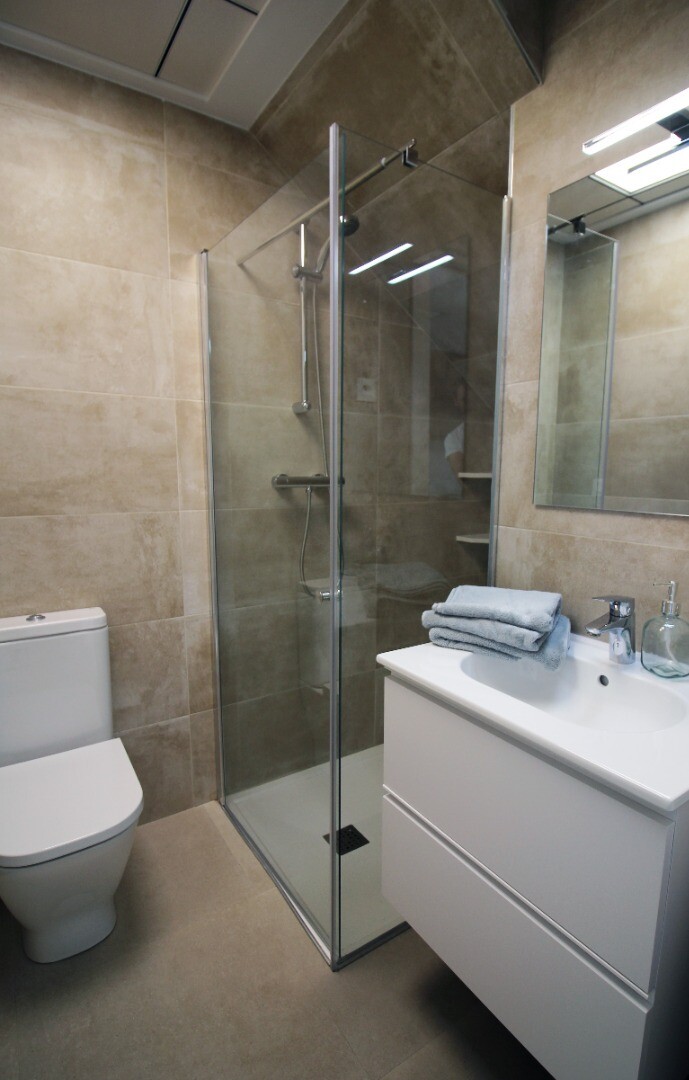 Villa pareada de obra nueva con 4 dormitorios, solárium y zonas comunes con piscina y jacuzzi en Pilar de la Horadada
