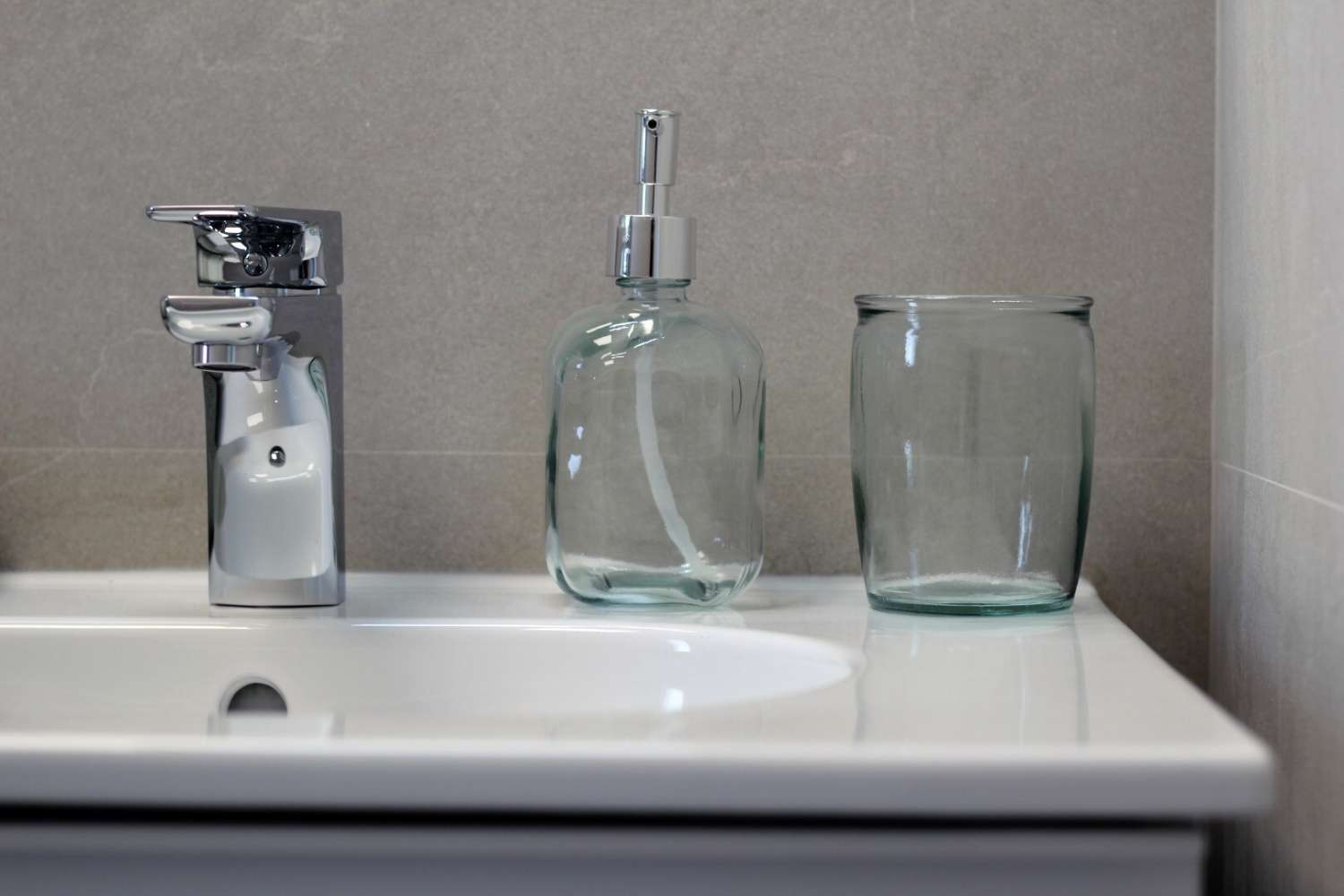 Villa pareada de obra nueva con 4 dormitorios, solárium y zonas comunes con piscina y jacuzzi en Pilar de la Horadada