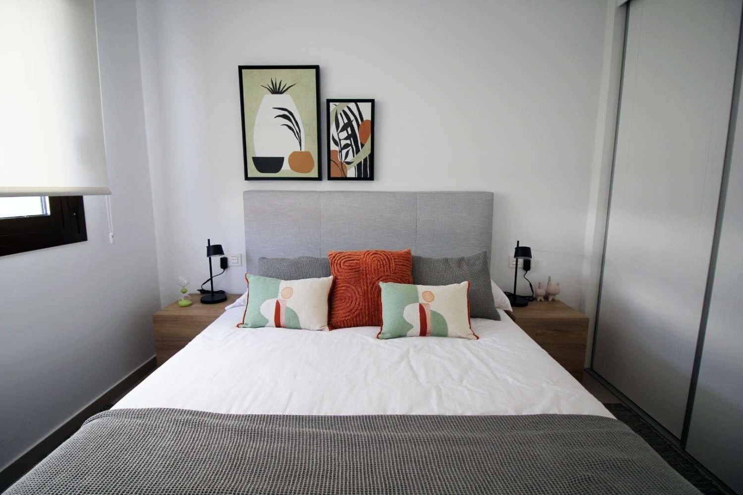 Villa pareada de obra nueva con 4 dormitorios, solárium y zonas comunes con piscina y jacuzzi en Pilar de la Horadada