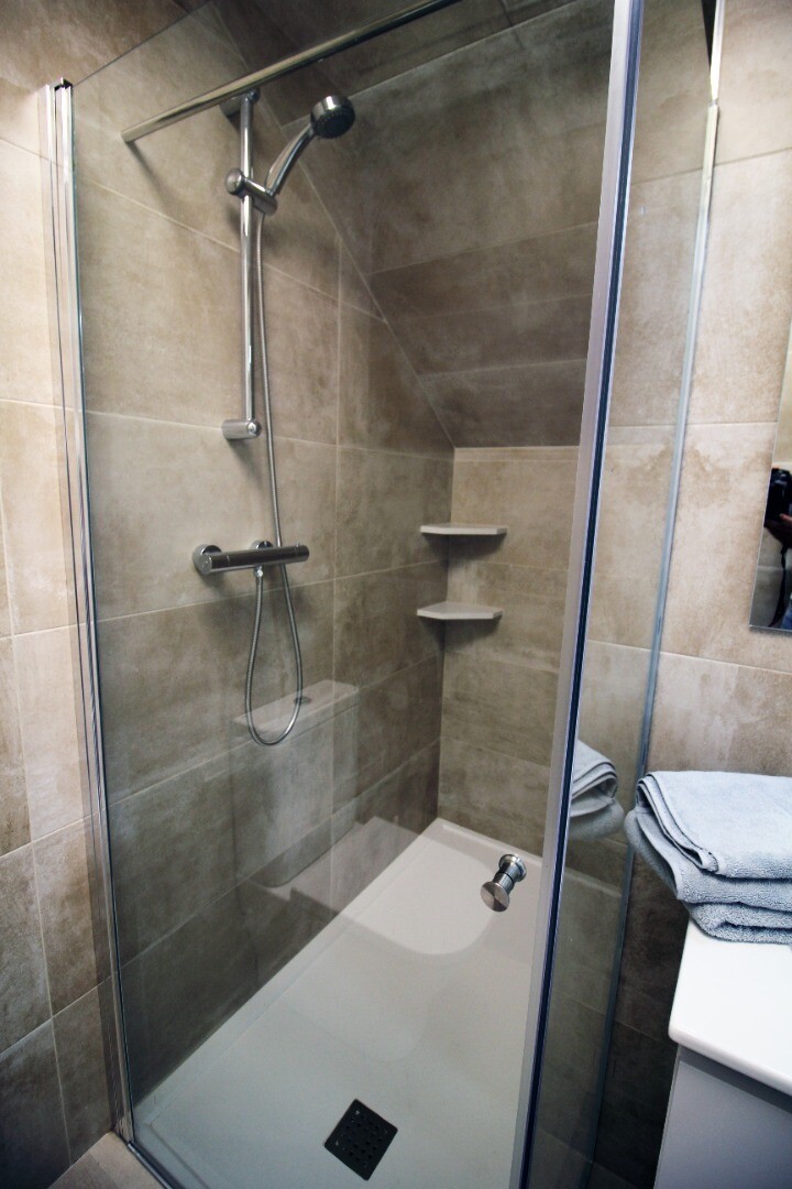 Villa pareada de obra nueva con 4 dormitorios, solárium y zonas comunes con piscina y jacuzzi en Pilar de la Horadada
