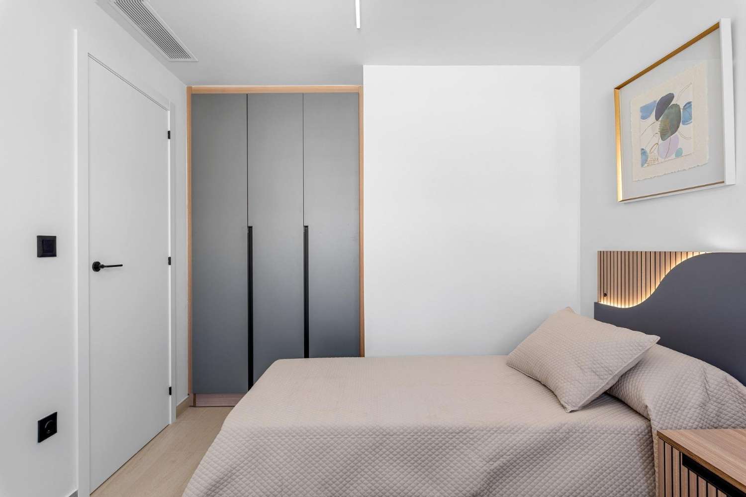 Apartamentos de nueva construcción con licencia turística y vistas a la laguna en El Raso, Guardamar del Segura