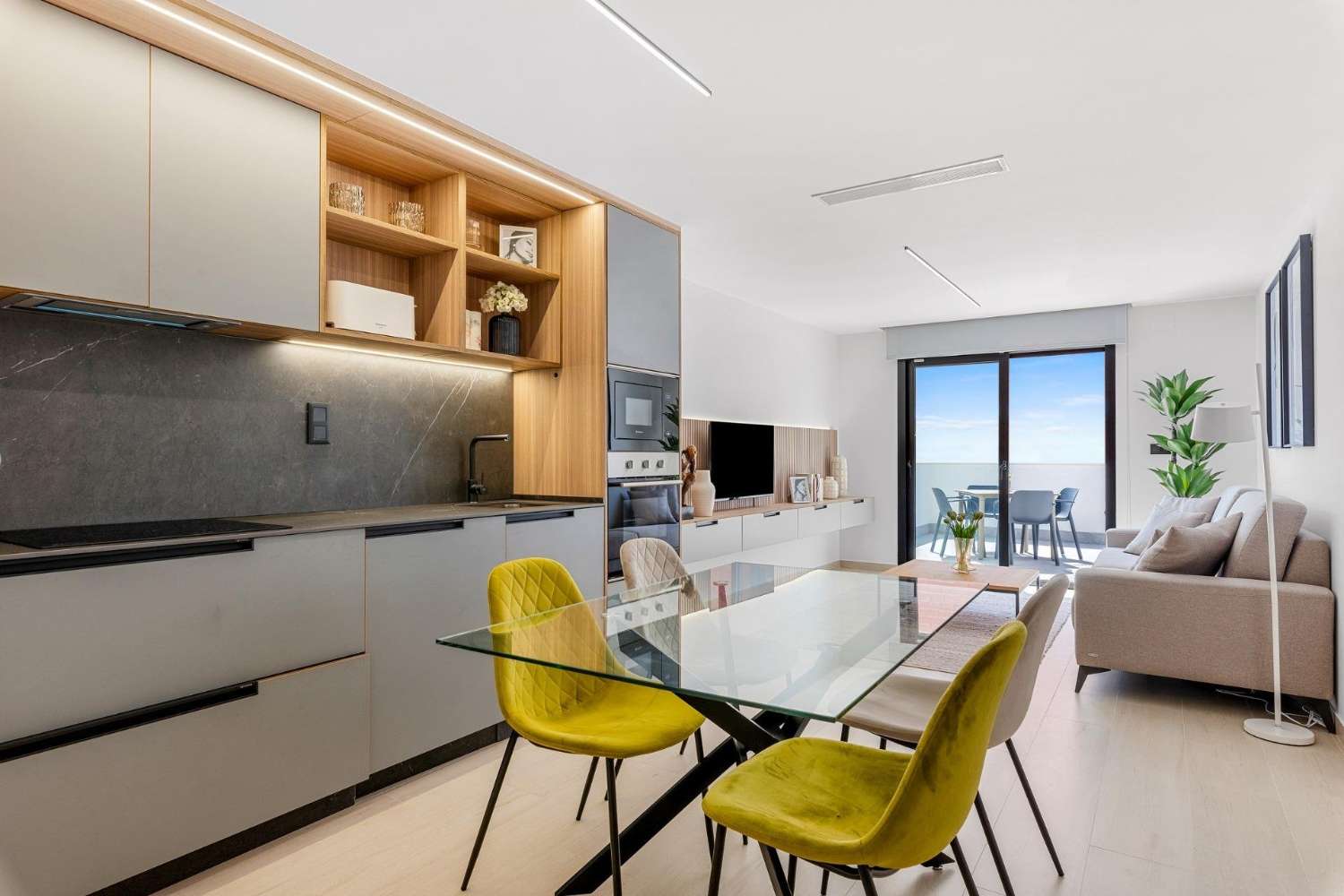 Apartamentos de nueva construcción con licencia turística y vistas a la laguna en El Raso, Guardamar del Segura