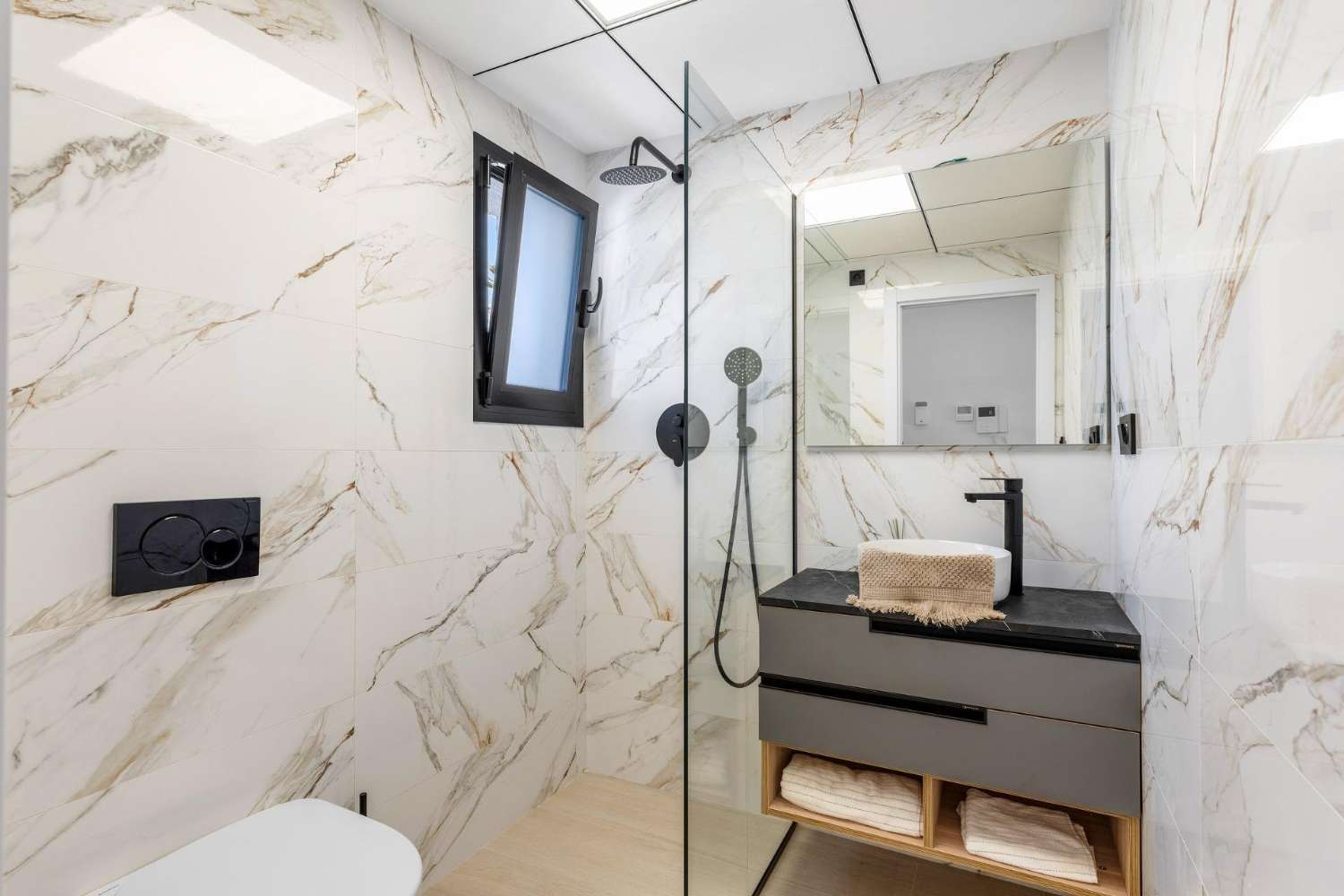 Apartamentos de nueva construcción con licencia turística y vistas a la laguna en El Raso, Guardamar del Segura