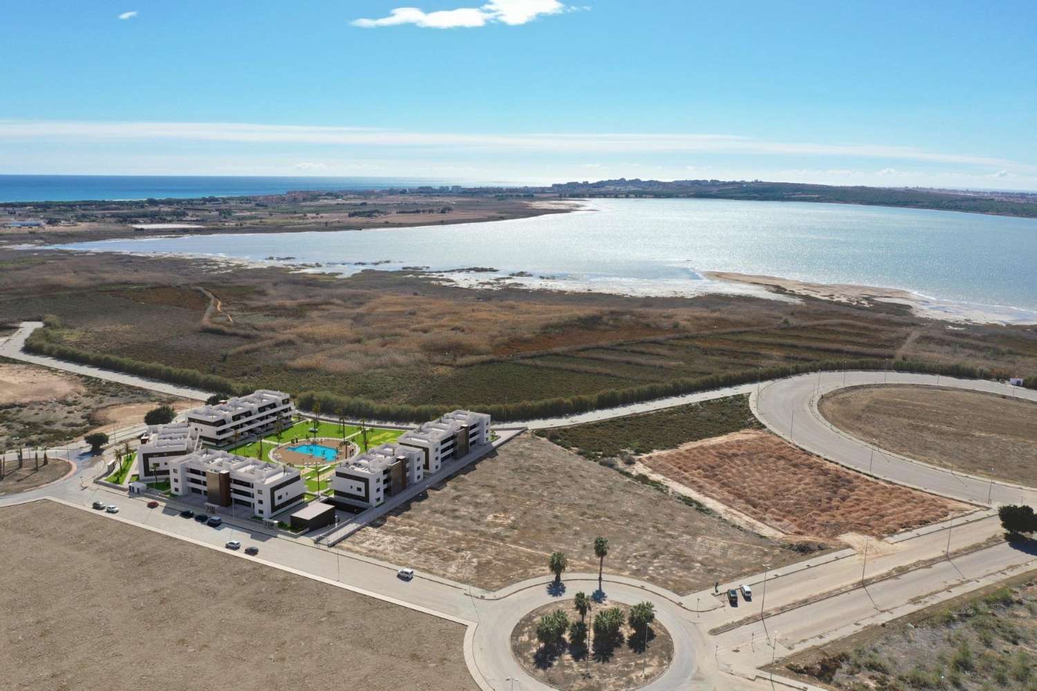 Apartamentos de nueva construcción con licencia turística y vistas a la laguna en El Raso, Guardamar del Segura
