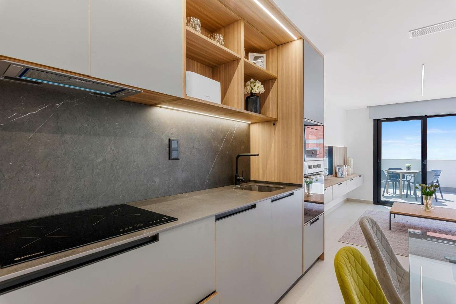 Apartamentos de nueva construcción con licencia turística y vistas a la laguna en El Raso, Guardamar del Segura