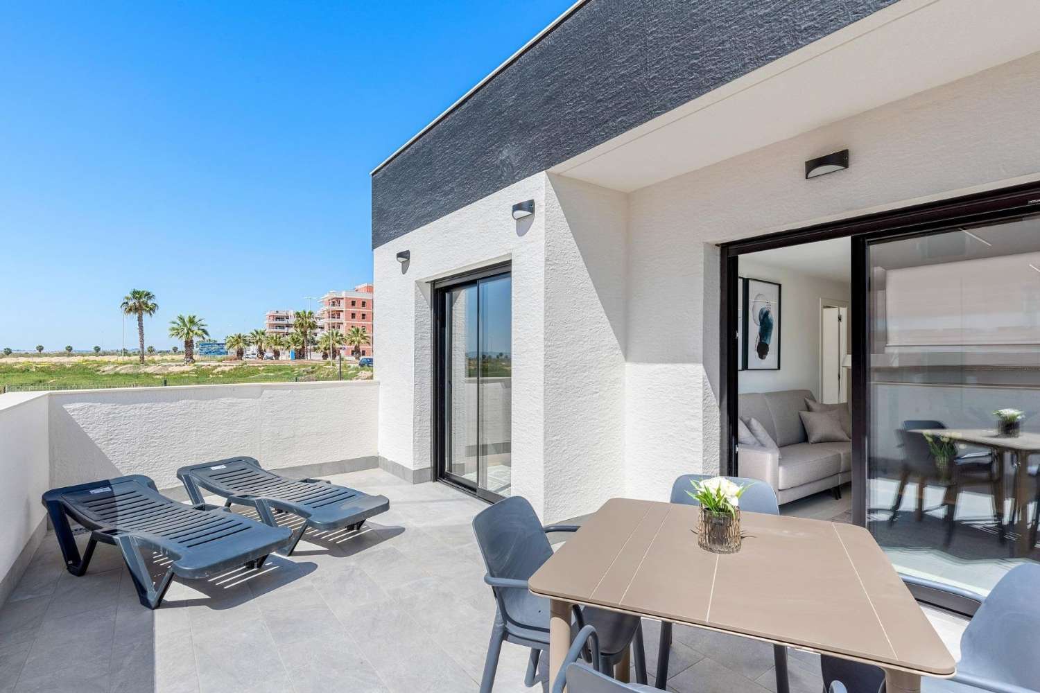 Apartamentos de nueva construcción con licencia turística y vistas a la laguna en El Raso, Guardamar del Segura