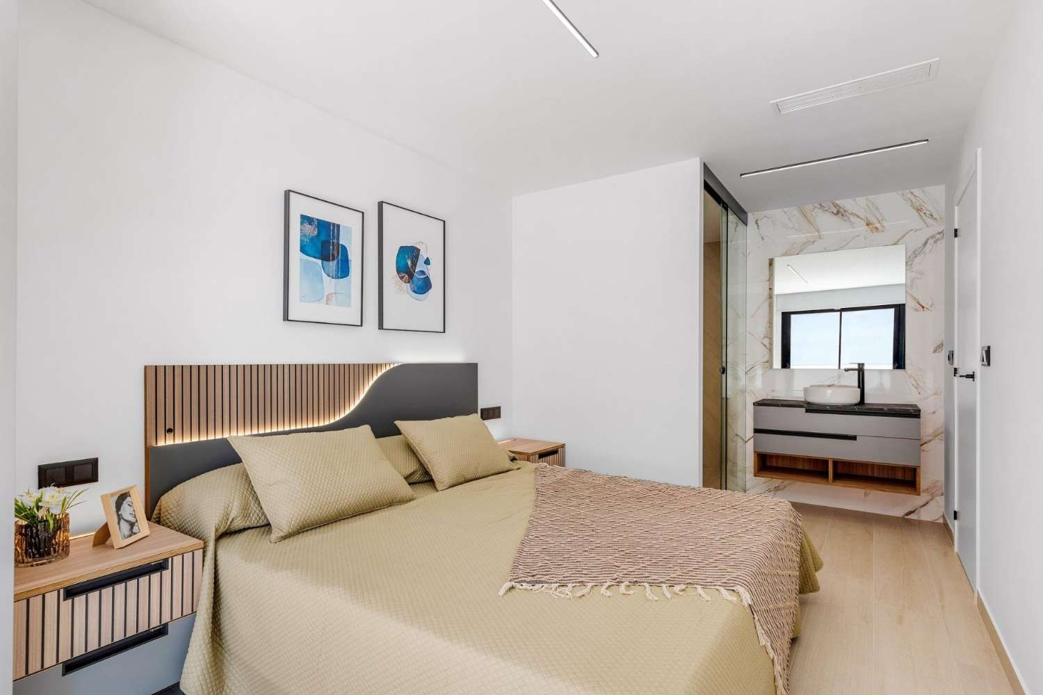 Apartamentos de nueva construcción con licencia turística y vistas a la laguna en El Raso, Guardamar del Segura