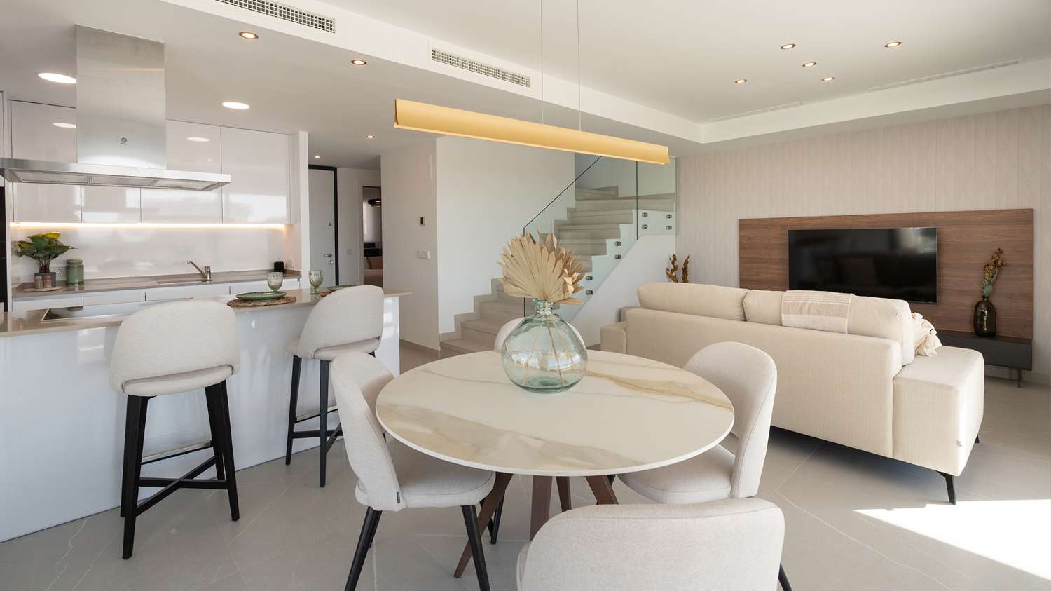 Apartamentos, bungalows, villas pareadas e independientes con magníficas zonas comunes en Torrevieja