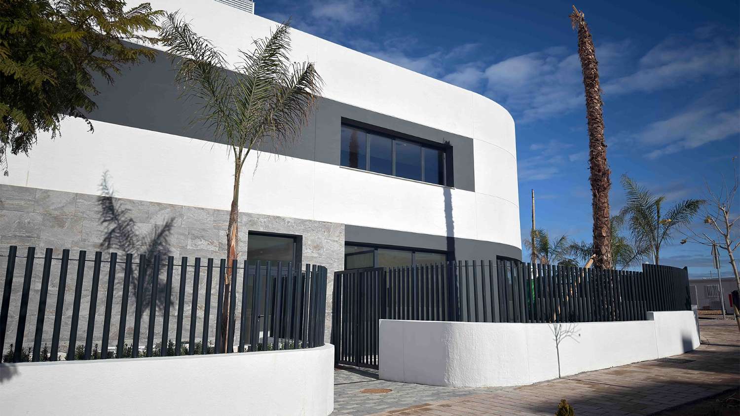 Apartamentos, bungalows, villas pareadas e independientes con magníficas zonas comunes en Torrevieja
