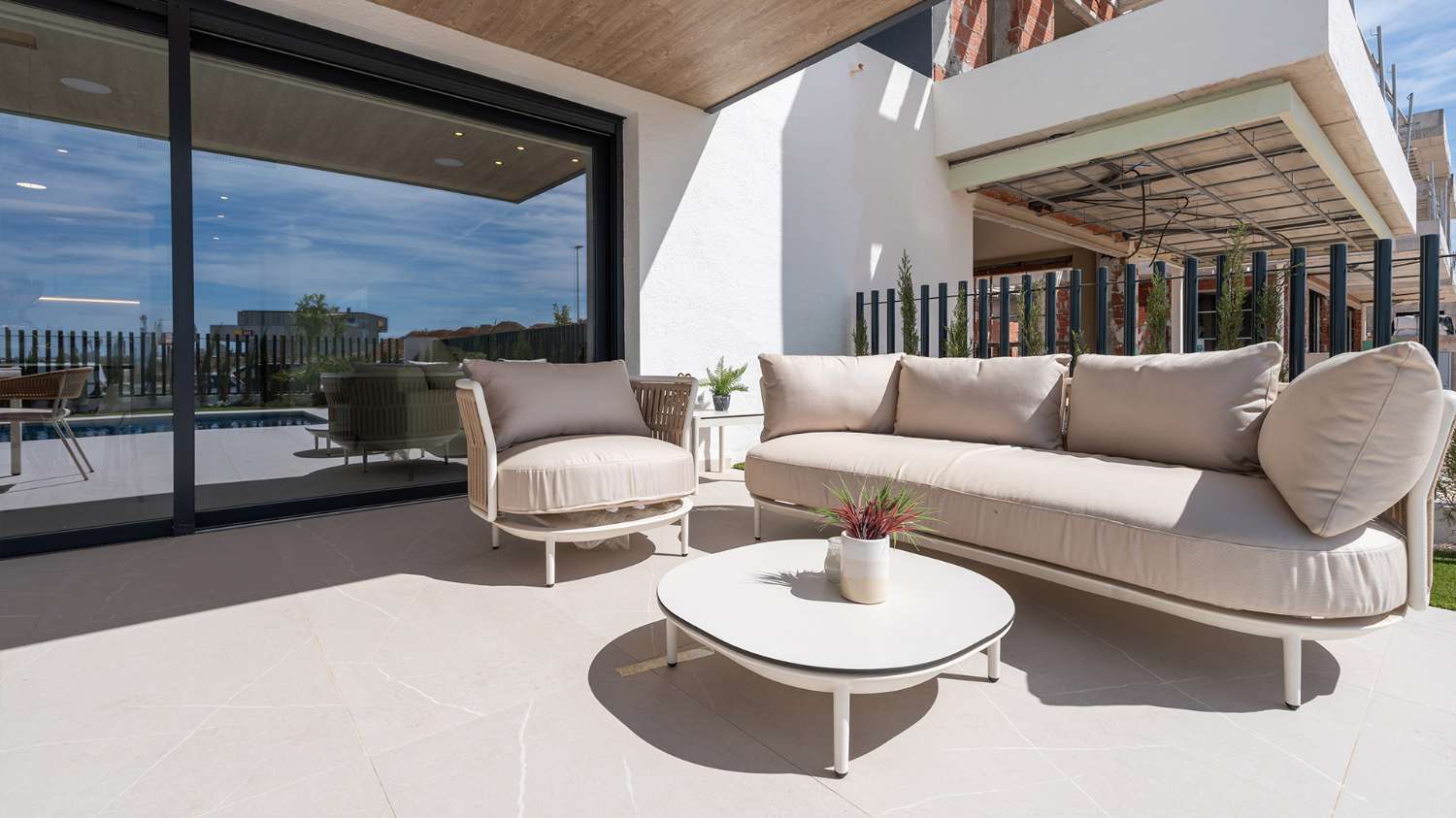 Apartamentos, bungalows, villas pareadas e independientes con magníficas zonas comunes en Torrevieja