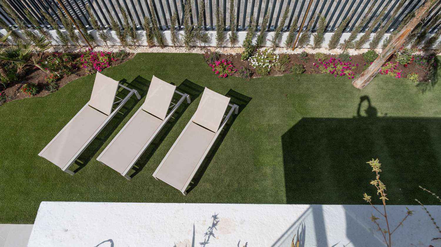 Apartamentos, bungalows, villas pareadas e independientes con magníficas zonas comunes en Torrevieja