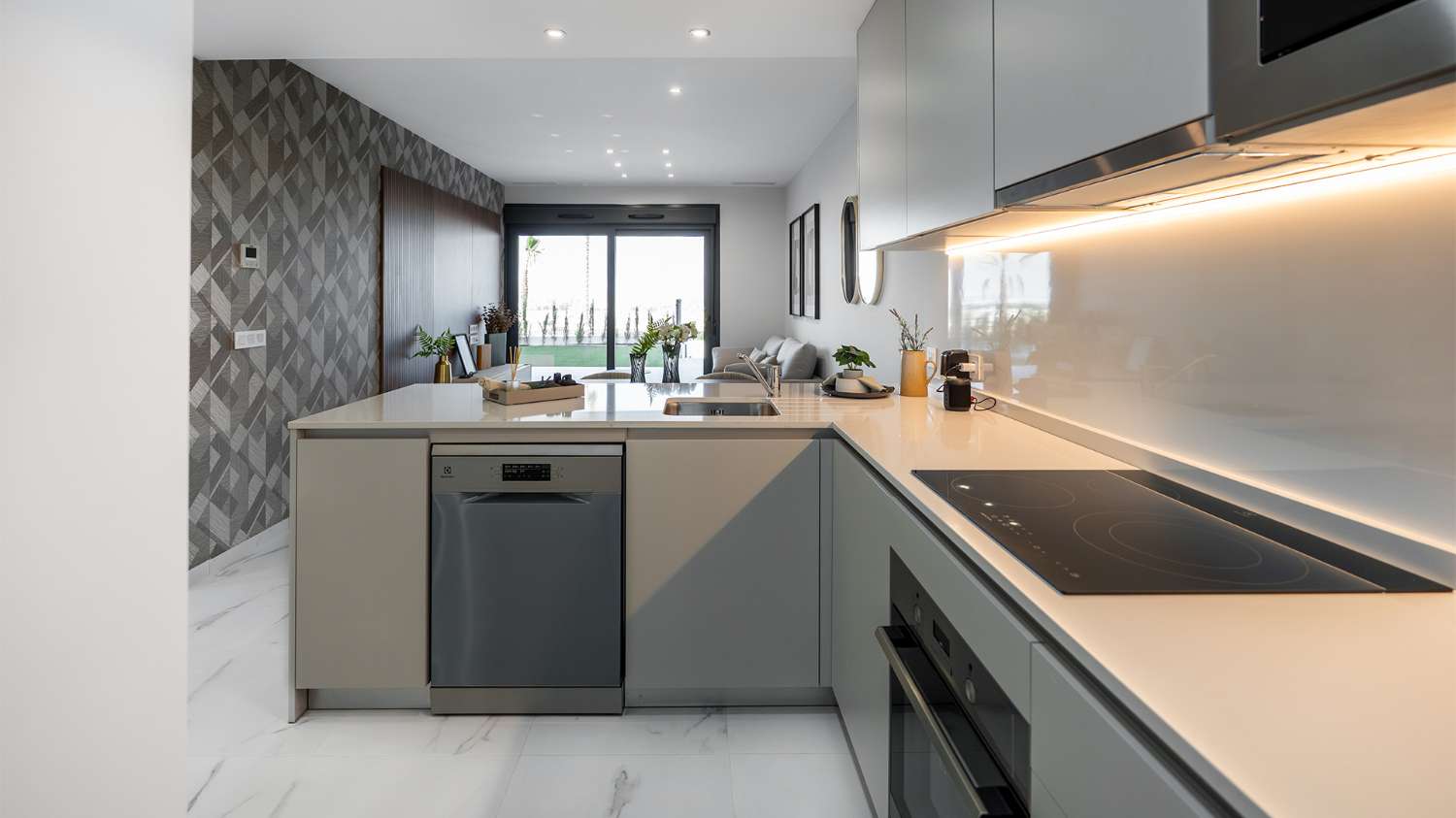 Apartamentos, bungalows, villas pareadas e independientes con magníficas zonas comunes en Torrevieja