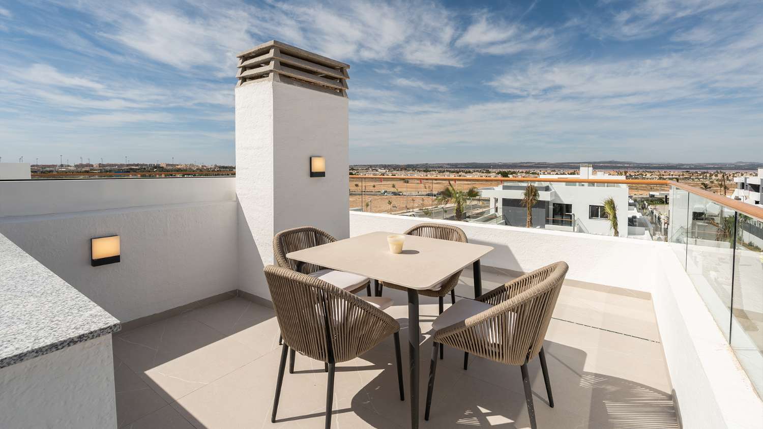 Apartamentos, bungalows, villas pareadas e independientes con magníficas zonas comunes en Torrevieja