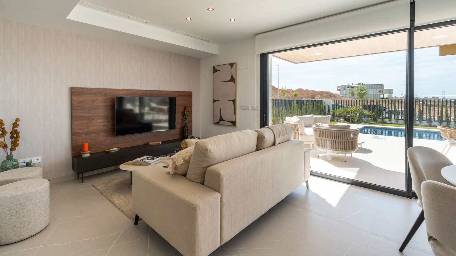Apartamentos, bungalows, villas pareadas e independientes con magníficas zonas comunes en Torrevieja