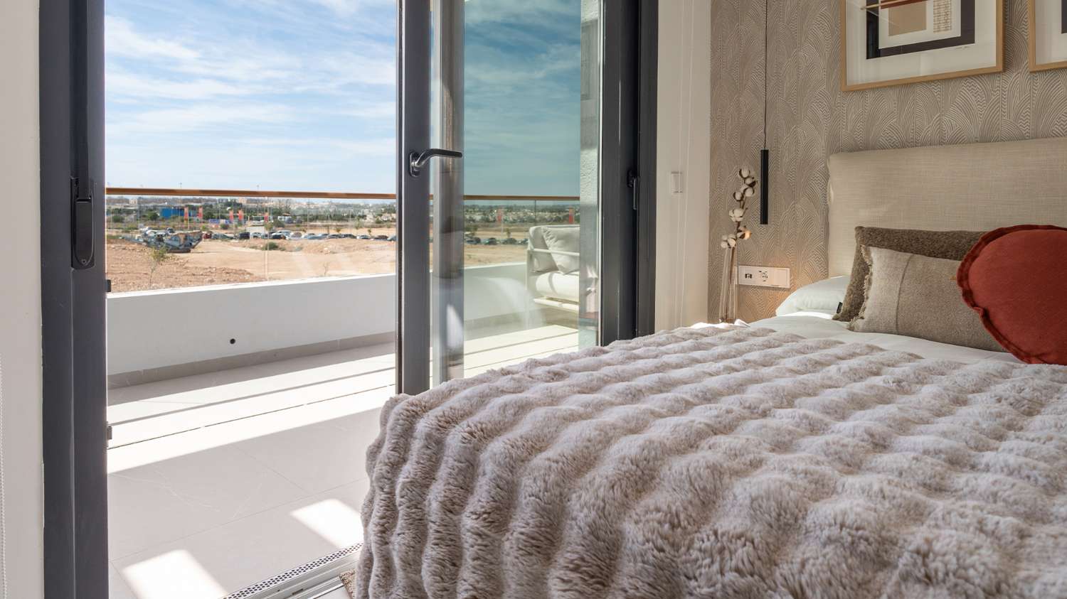 Apartamentos, bungalows, villas pareadas e independientes con magníficas zonas comunes en Torrevieja