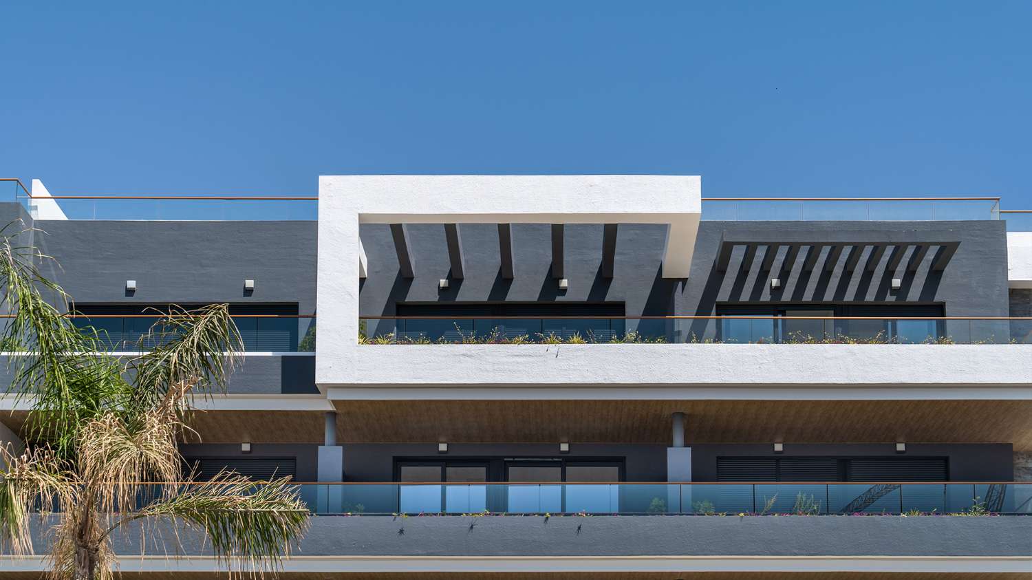 Apartamentos, bungalows, villas pareadas e independientes con magníficas zonas comunes en Torrevieja