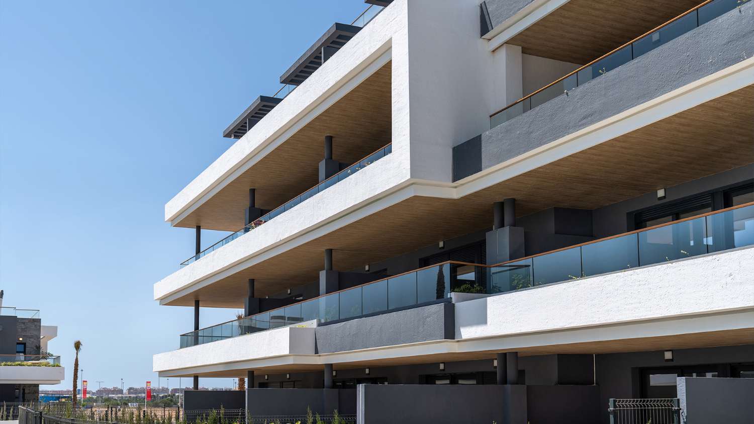 Apartamentos, bungalows, villas pareadas e independientes con magníficas zonas comunes en Torrevieja