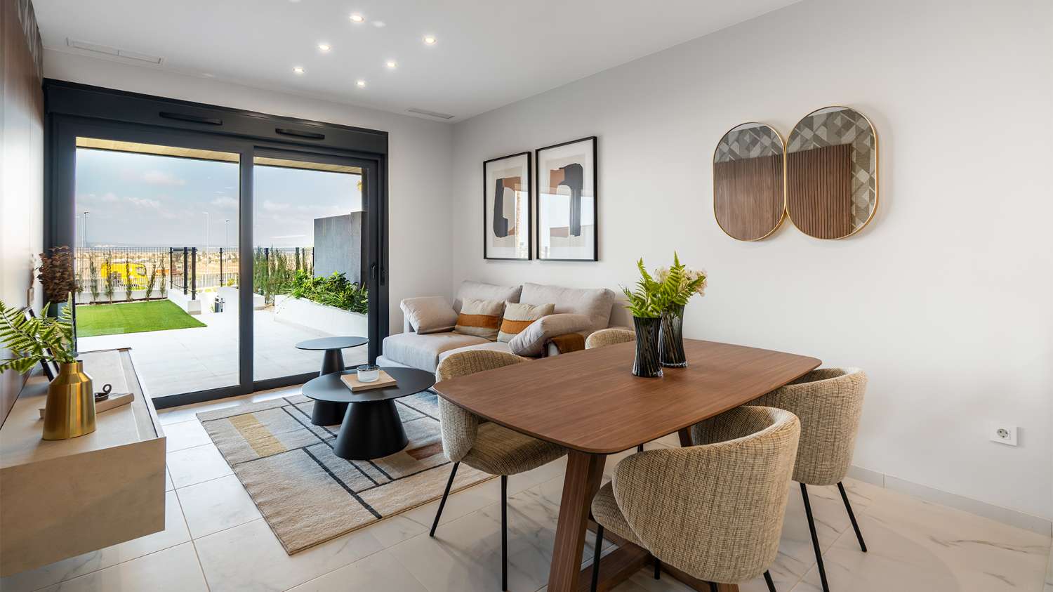 Apartamentos, bungalows, villas pareadas e independientes con magníficas zonas comunes en Torrevieja