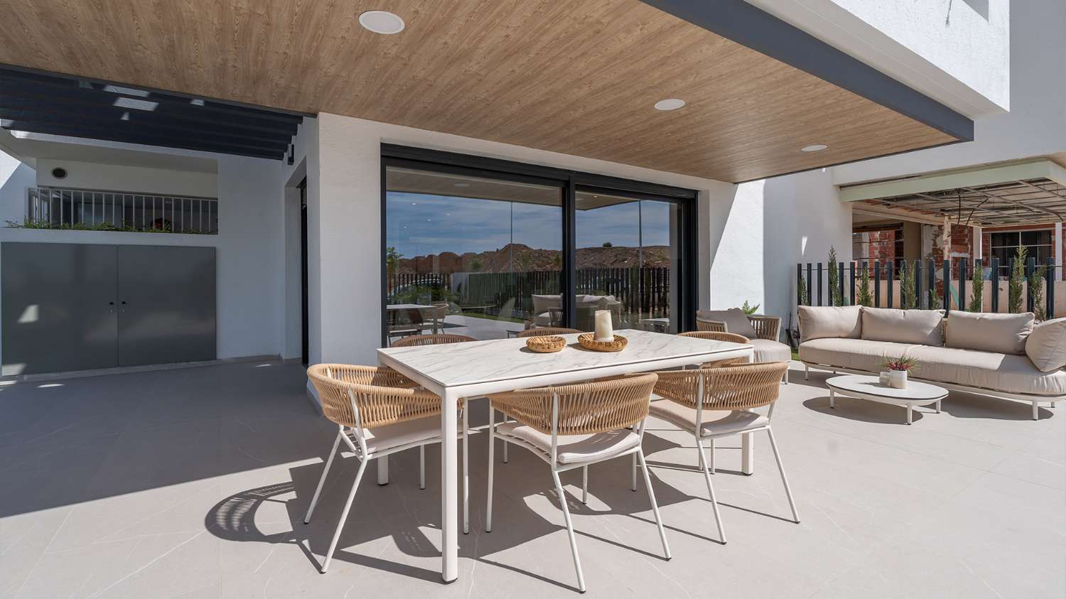 Apartamentos, bungalows, villas pareadas e independientes con magníficas zonas comunes en Torrevieja