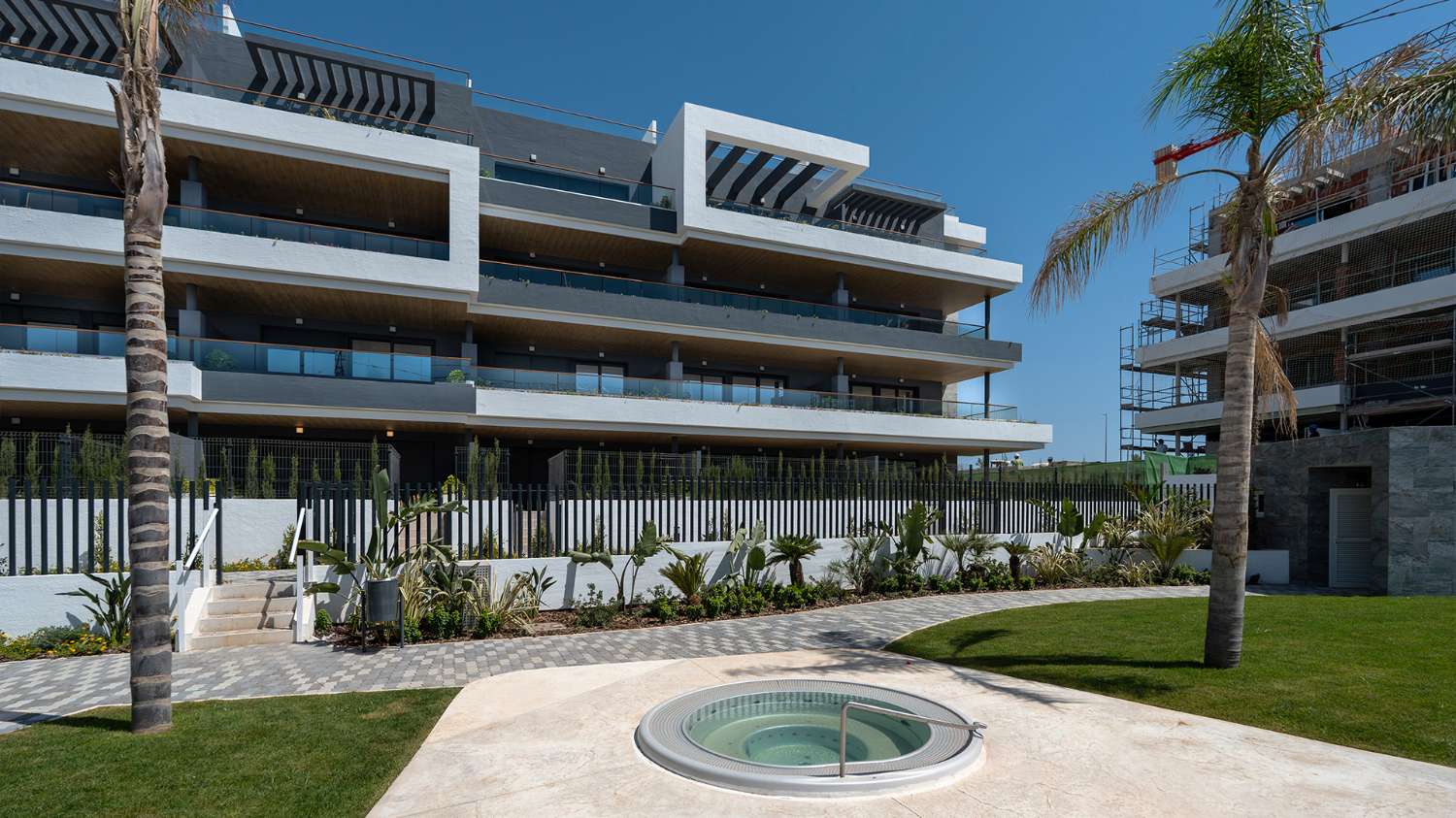 Apartamentos, bungalows, villas pareadas e independientes con magníficas zonas comunes en Torrevieja