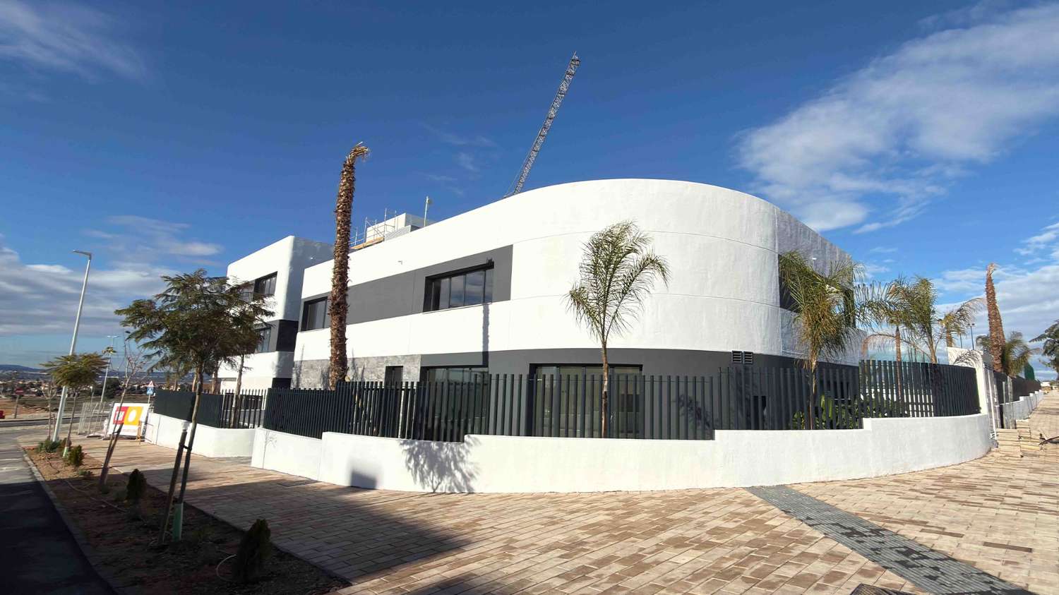 Apartamentos, bungalows, villas pareadas e independientes con magníficas zonas comunes en Torrevieja