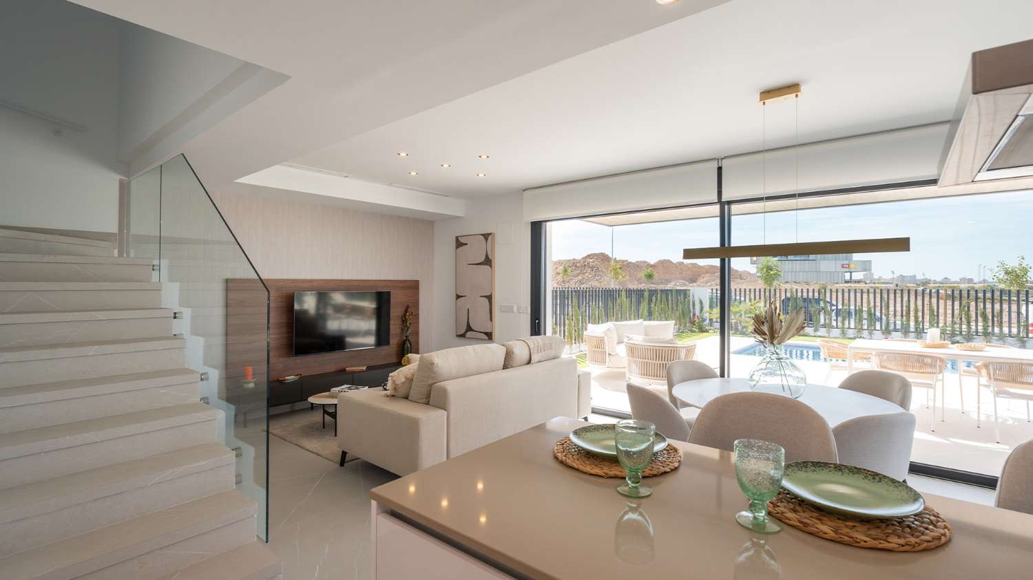 Apartamentos, bungalows, villas pareadas e independientes con magníficas zonas comunes en Torrevieja